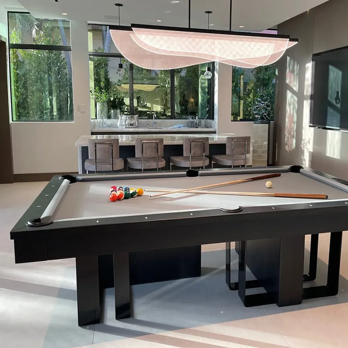 A.E. Schmidt lifestyle